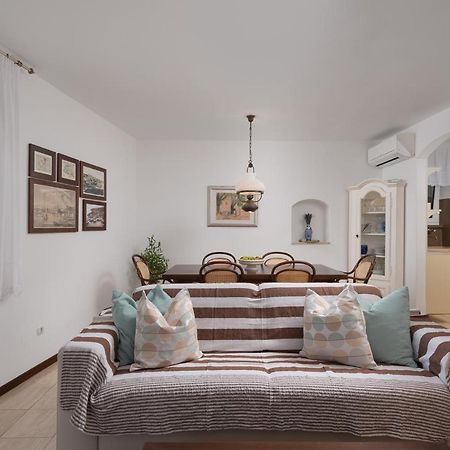 Heritage House Dvor Сутіван Екстер'єр фото