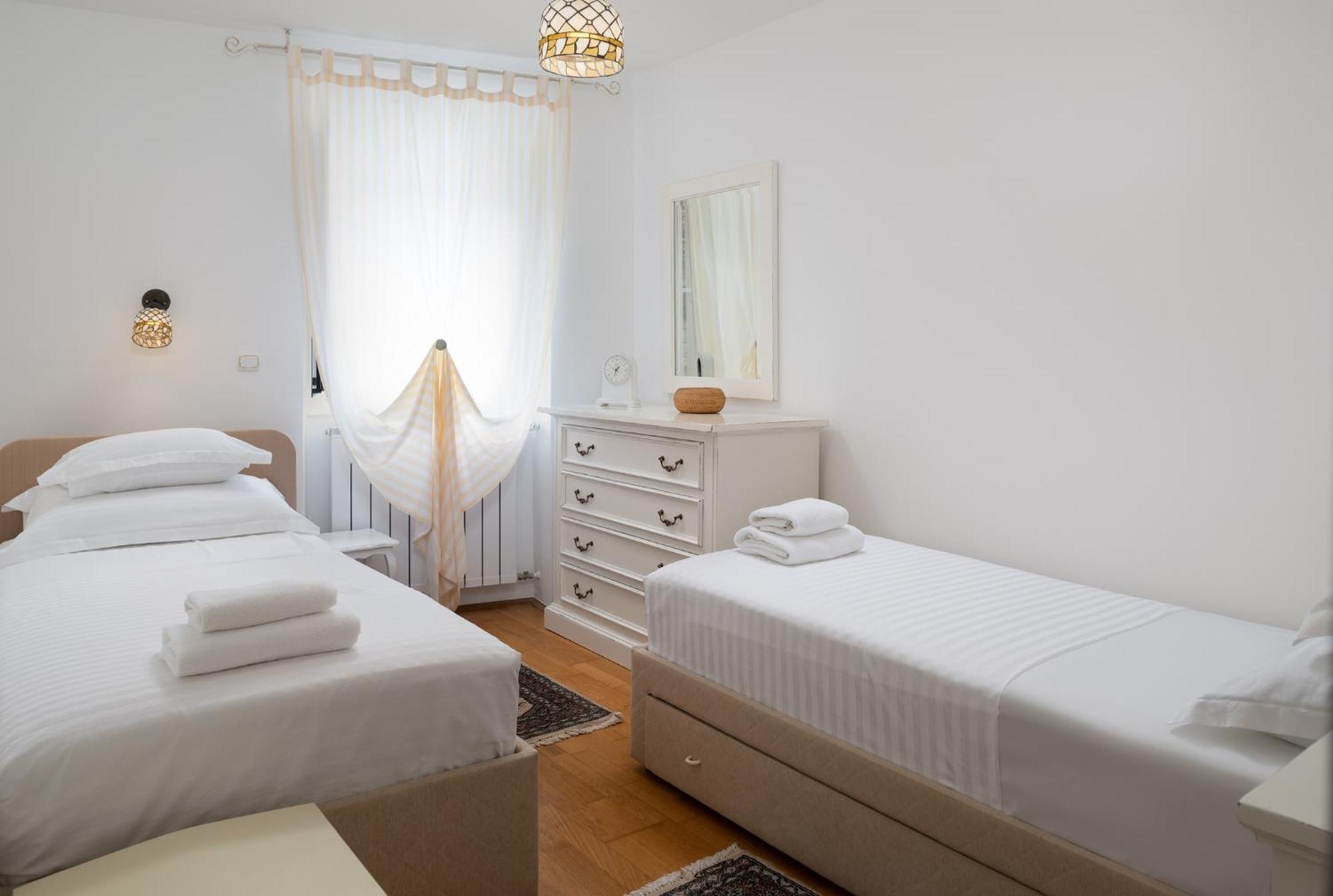 Heritage House Dvor Сутіван Екстер'єр фото